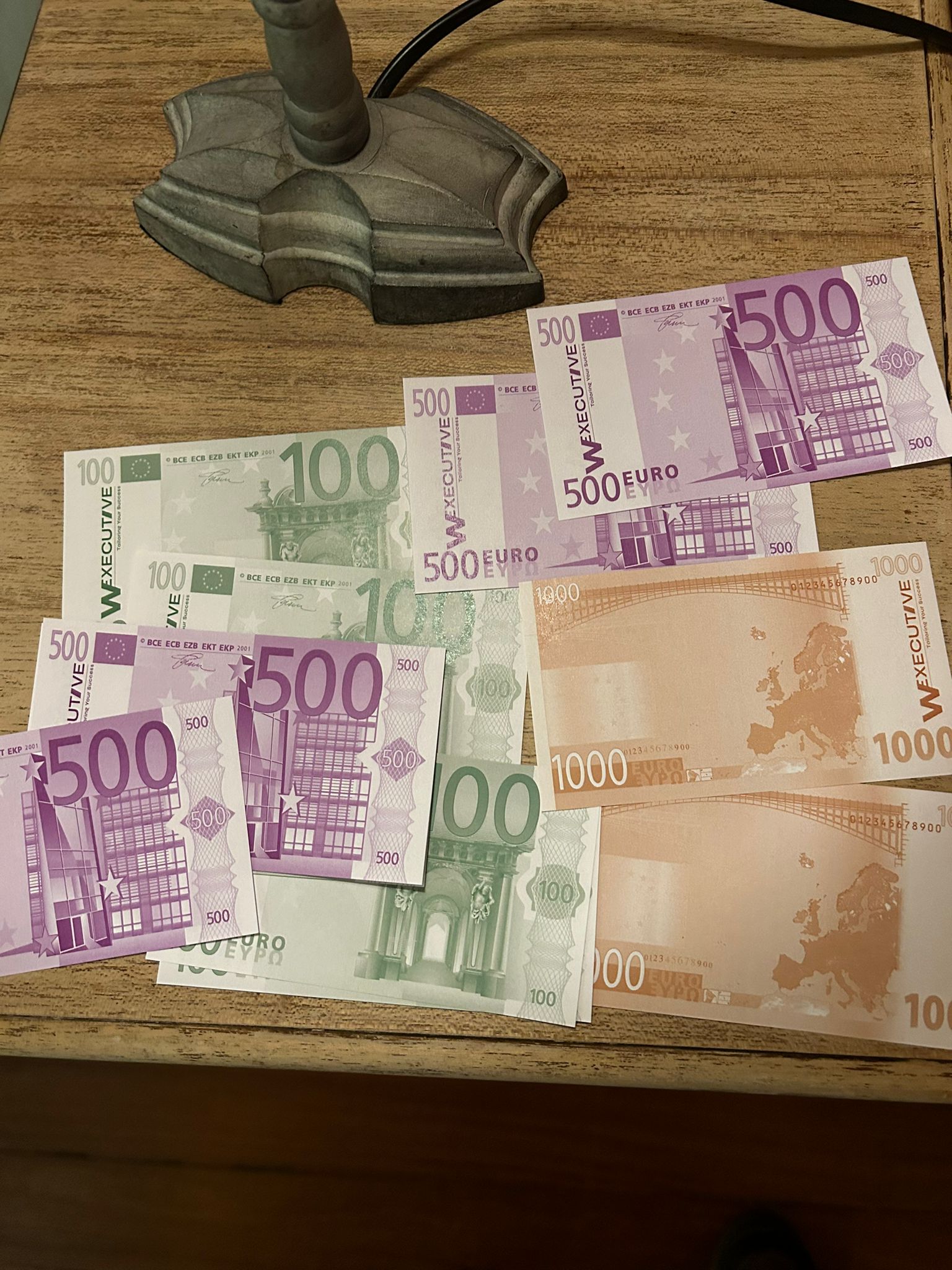 Play money bills of 100, 500 and 1000 euros branded W Executive, the casino's W coins